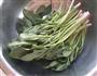 麻酱拌菠菜花生米的做法图解1
