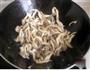 木耳溜菇肉丸汤的做法图解1