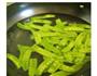 荷兰豆炒肉片的做法图解2