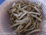 腊肉茶树菇的做法图解1