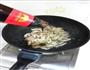 蟹味菇炒小油菜的做法图解5