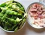 豆角炖肉的做法图解1