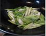 青蒜炒肉片的做法图解2