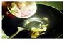 青豆青椒红萝卜炒牛肉丝的做法图解4