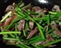 蒜苔炒猪头肉的做法图解1