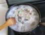 鸭腿焖藕的做法图解2