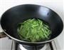 杏仁西芹炒虾仁的做法图解3