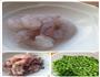 鲜虾鱿鱼鸡蛋豆腐的做法图解1