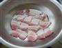 土豆粉蒸肉的做法图解1