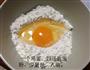 美味鸡蛋饼的做法图解1
