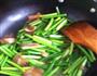 腊肉炒蒜薹的做法图解5