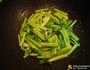 芹菜炒牛肉的做法图解4