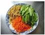 凉拌芹菜三丝的做法图解1