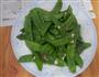 蒜蓉荷兰豆的做法图解1