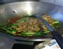 蒜苗萝卜干炒肉的做法图解6