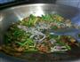 蒜苗萝卜干炒肉的做法图解7