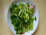 木耳炒芹菜的做法图解2