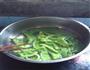 荷兰豆炒腊肠的做法图解3
