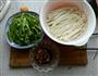 金针菇青椒炒肉的做法图解1