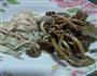 干煸茶树菇芹菜的做法图解2