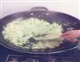 鸡蛋豌豆火腿鸡肉炒饭的做法图解3