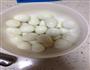 鹌鹑蛋烧肉的做法图解1