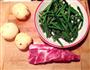 东北排骨土豆炖云豆的做法图解1