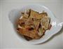 大地鱼干炒鸡腿肉的做法图解2