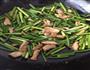 蒜苔炒肉的做法图解2