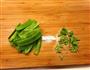 荷兰豆炒培根的做法图解1