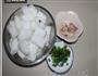 香辣海鲜味拌饭酱炒猪肠粉的做法图解1