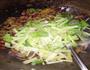 芹菜炒鸡杂 下饭好菜的做法图解5