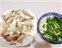 秀珍菇炒瘦肉的做法图解2