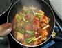 五花肉炖豆腐的做法图解4