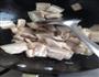 胡萝卜回锅肉的做法图解3