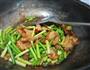 经典下饭菜-回锅肉炒蒜薹的做法图解5