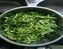 香菇扁豆炒肉丝的做法图解1