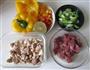 彩椒菱角牛肉粒的做法图解1