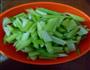 芹菜炒肉片的做法图解1