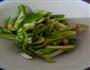 芹菜炒肉片的做法图解2
