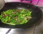 腊肉炒蒜薹的做法图解3