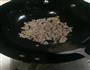 肉末鸡腿菇榨菜的做法图解3