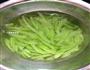 芹菜炒腰果的做法图解4