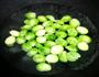 豆腐木耳炒孢子甘蓝的做法图解1