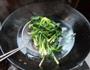 肉丝酱拌菠菜的做法图解2