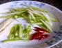 芹菜炒肉丝的做法图解2