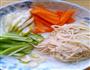 五花肉炒金针菇的做法图解1