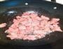 嫩滑牛肉草菇的做法图解3