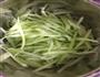 电饭锅版莴笋炒肉丝的做法图解1