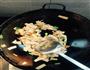 腊肉炒豆粑的做法图解3